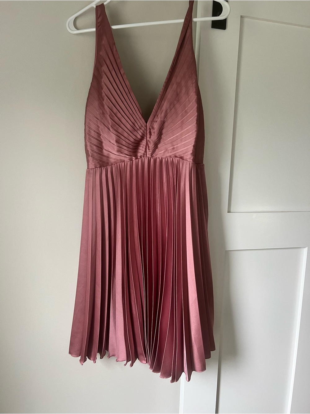 Abercrombie & Fitch Pleated V-Neck Mini Dress in Dusty Rose medium Tall